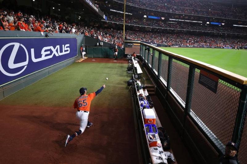 Theo dõi bullpen và khả năng thay pitcher